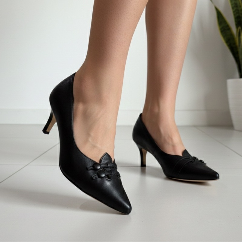 Oscar de la Renta Black Leather Heels – Size 8M